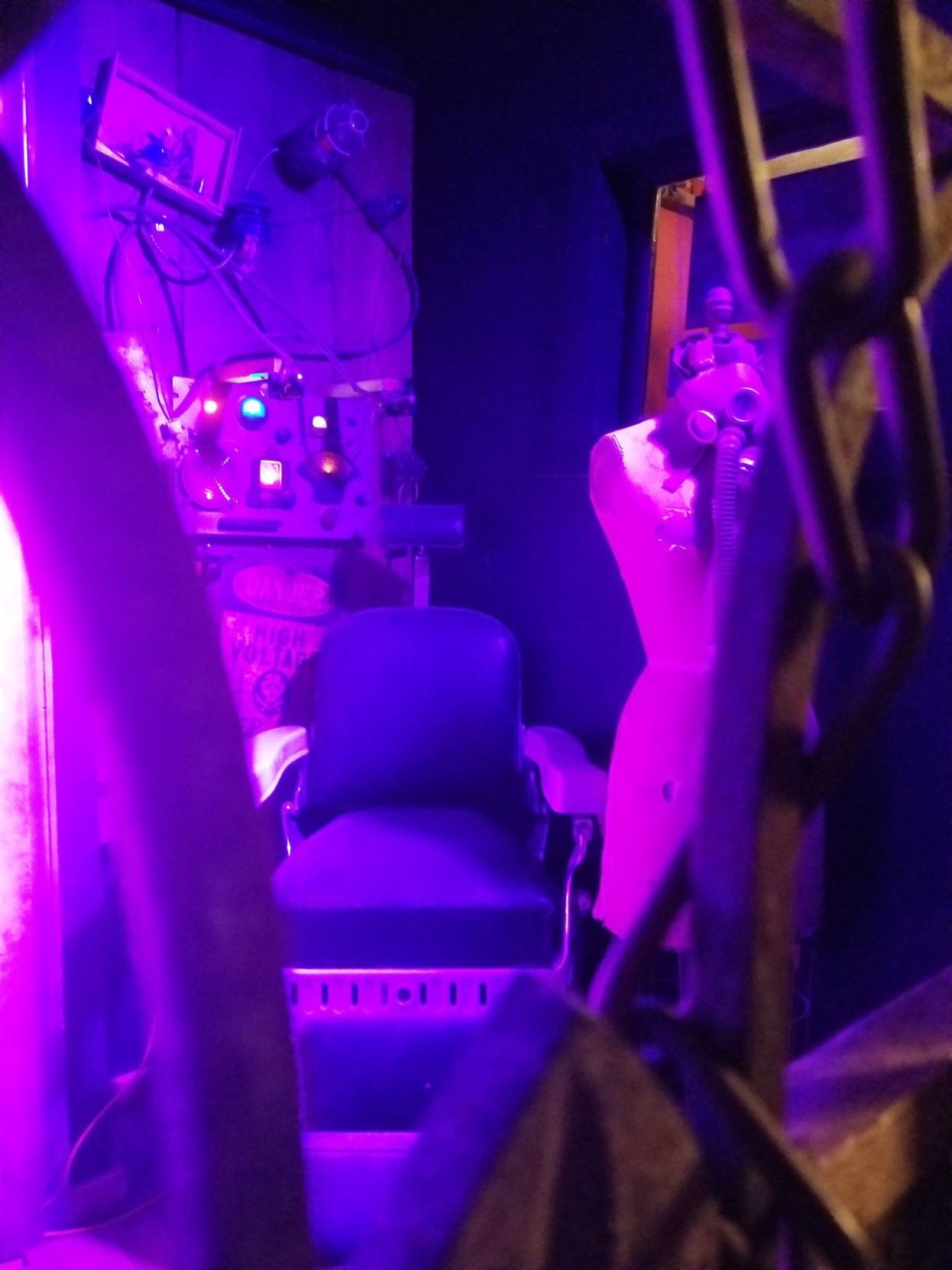 191013-lif-haunt-elecchair